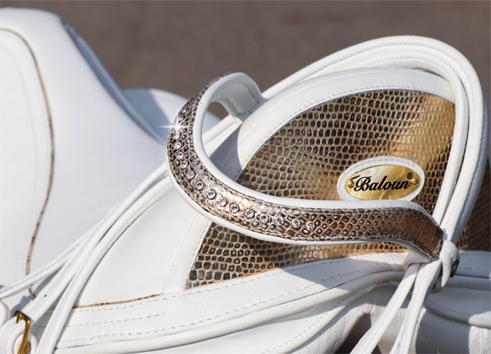 BÍLÁ UZDEČKA - OBALOVANÁ - s designovou kůží - Typ: Uzdečka bílo-zlatá se Swarovski